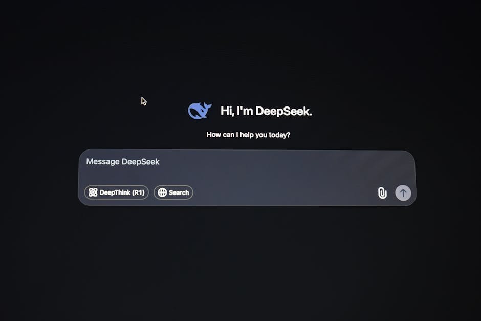 Persona escribiendo un prompt en una interfaz de chat de IA